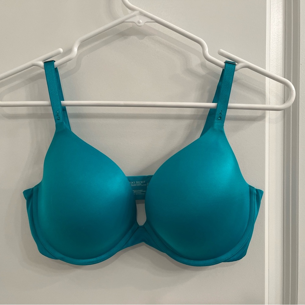 Victoria's Secret Women's Blue BIOFIT Uplift Demi Underwired Push-Up Bra
Sz 36D